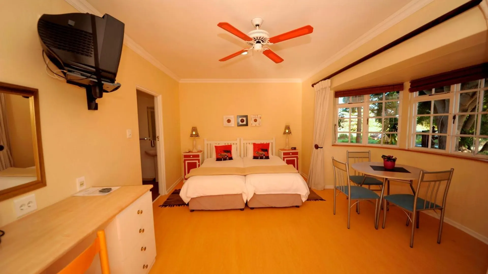Somer Place B&B Somerset West 3*,